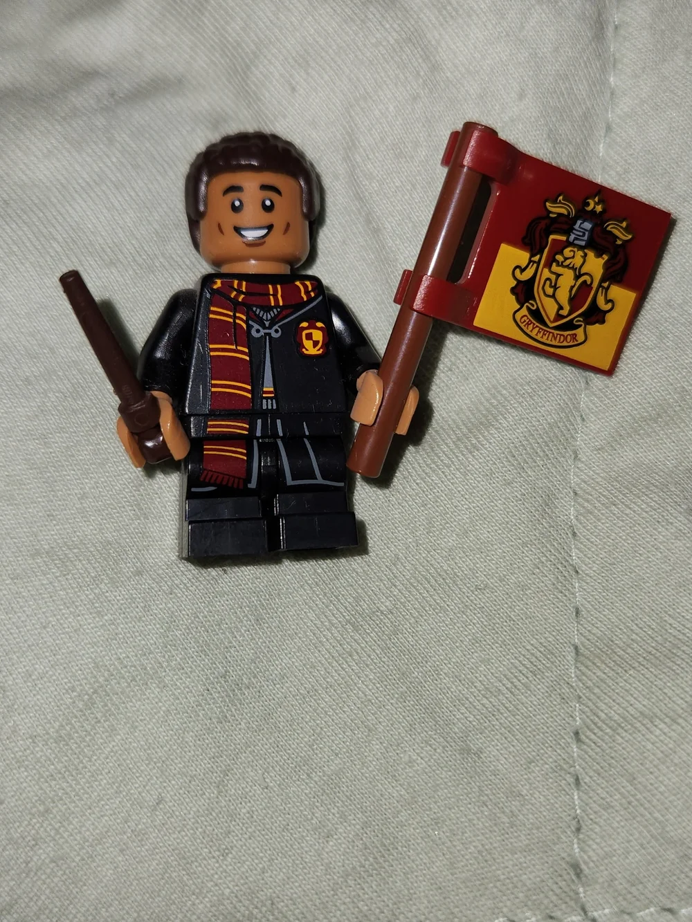 Lego Gryffindor Student Minifigure with Red and Brown Flag